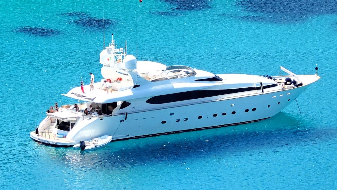 Premium Luxury Yacht Support Services at Green Bay Speed Boat